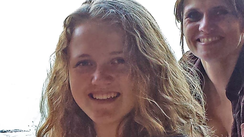 Nadine met haar moeder in Turkije.