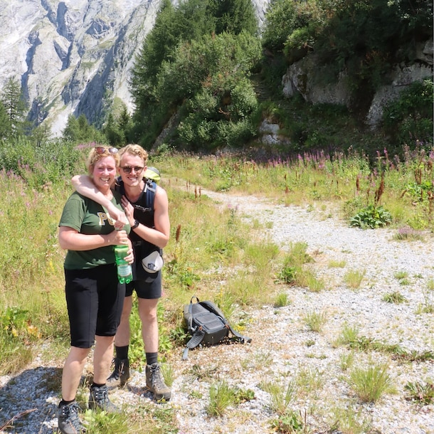 Tjalle met zijn moeder.