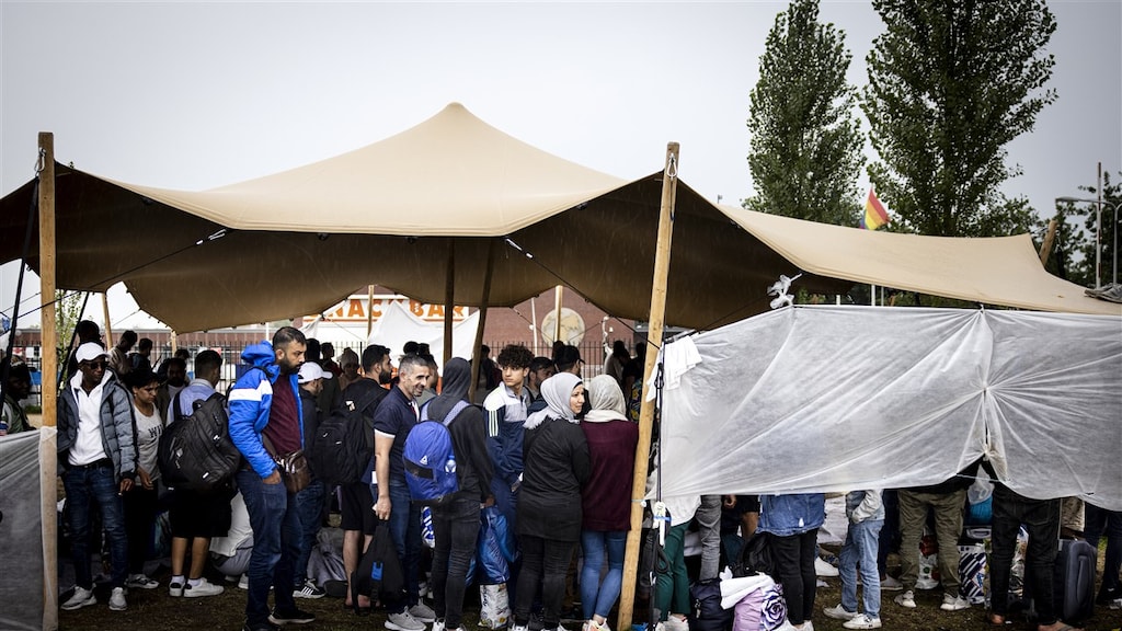 Kamer wil opheldering over chaos asielopvang en dood baby Ter Apel