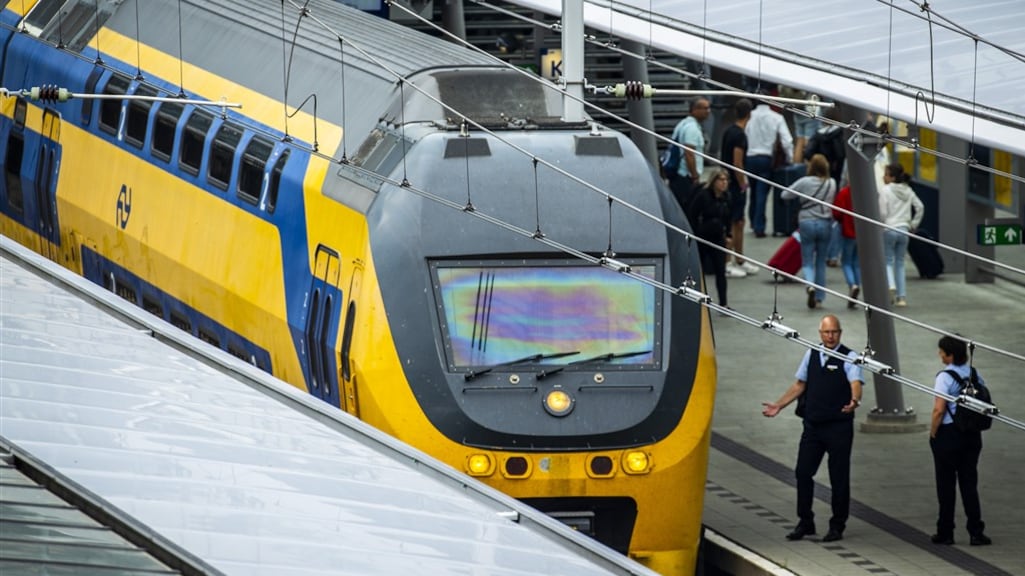 Volle treinen en vaker overstappen: ook volgend jaar karige dienstregeling bij NS