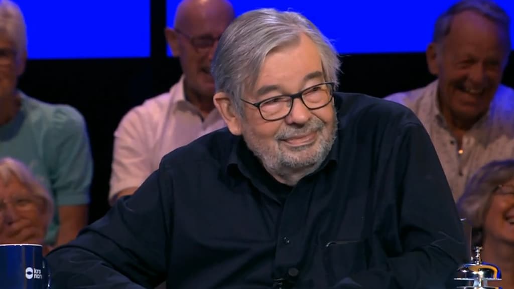 Maarten van Rossem onthult in De Slimste Mens dat hij kioskmedewerker aan het huilen maakte