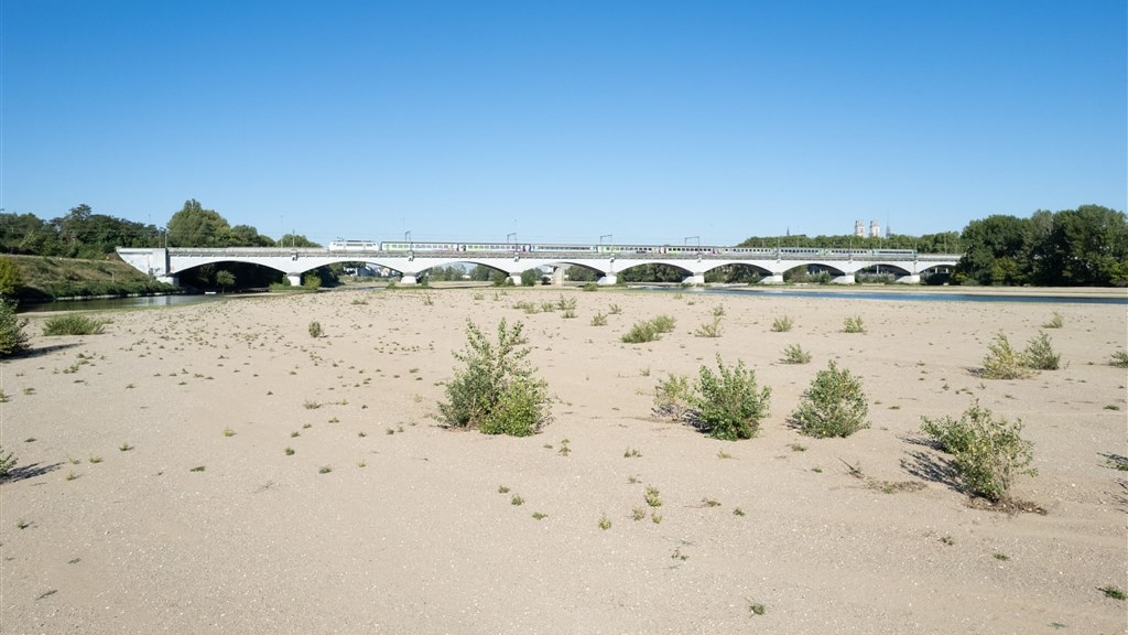 De Loire is nu een grote zandvlakte.