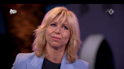 Roxeanne Hazes raakt Claudia de Breij in Beste Zangers met lied vanuit ogen van haar vader