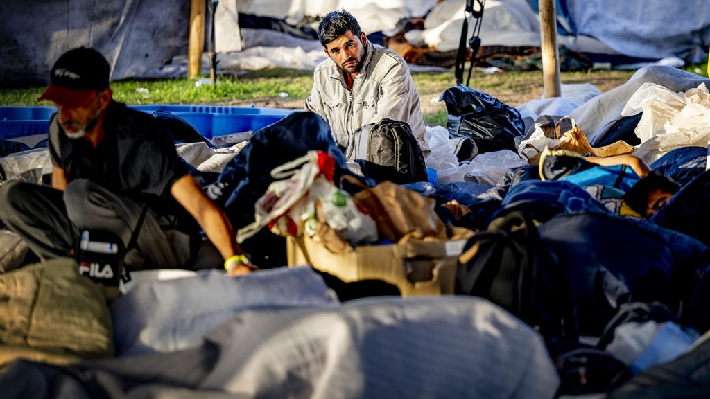 Hulporganisaties verwijten kabinet harteloos asielbeleid: 'Kinderen de dupe'