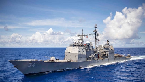 Spanning om te snijden: oorlogsschepen VS door Straat van Taiwan