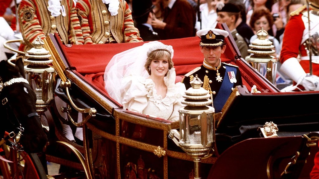 Diana in huwelijkskoets met Charles (1981).