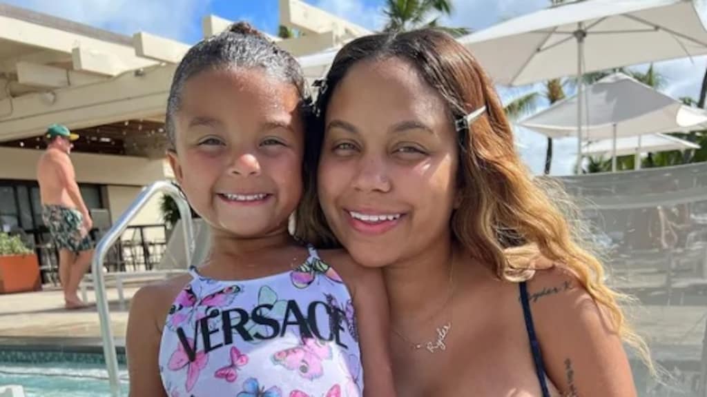 Teen Mom Cheyenne beschoten terwijl ze in auto zat met kinderen