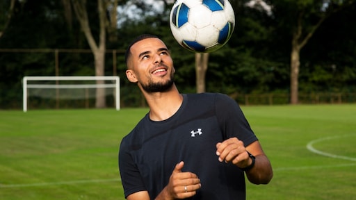 Groots praten, groots doen: Redouan is profvoetballer én weldoener