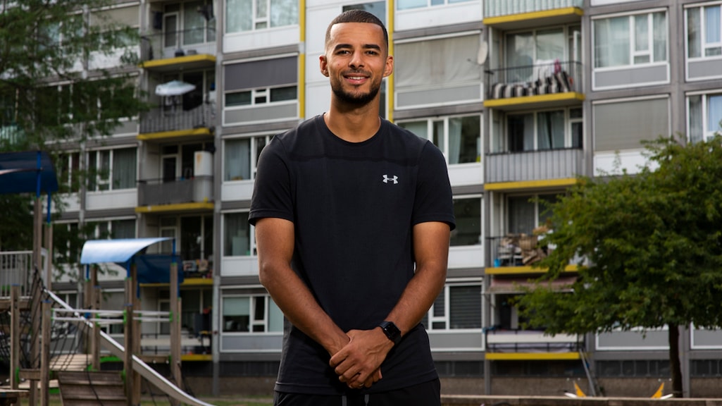 Redouan in Utrecht Overvecht, waar hij opgroeide en hij zijn stichting runt.