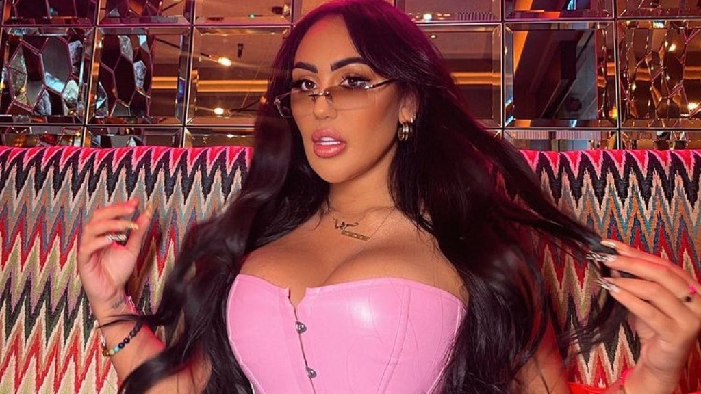 Geordie Shore-ster deelt resultaat borstverkleining: 'Cup E naar C'