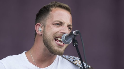 Arjen Lubach strikt James Morrison voor De Avondshow