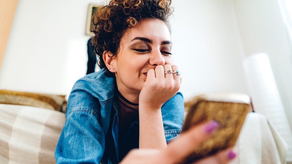 Tien jaar Tinder: 'We zijn offline flirten verleerd'