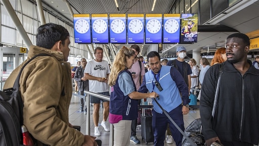 Weer vluchten geschrapt op Schiphol, Sunweb vreest voor herfstvakantie