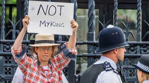 Protest tegen Brits koningshuis? Dat wordt niet getolereerd