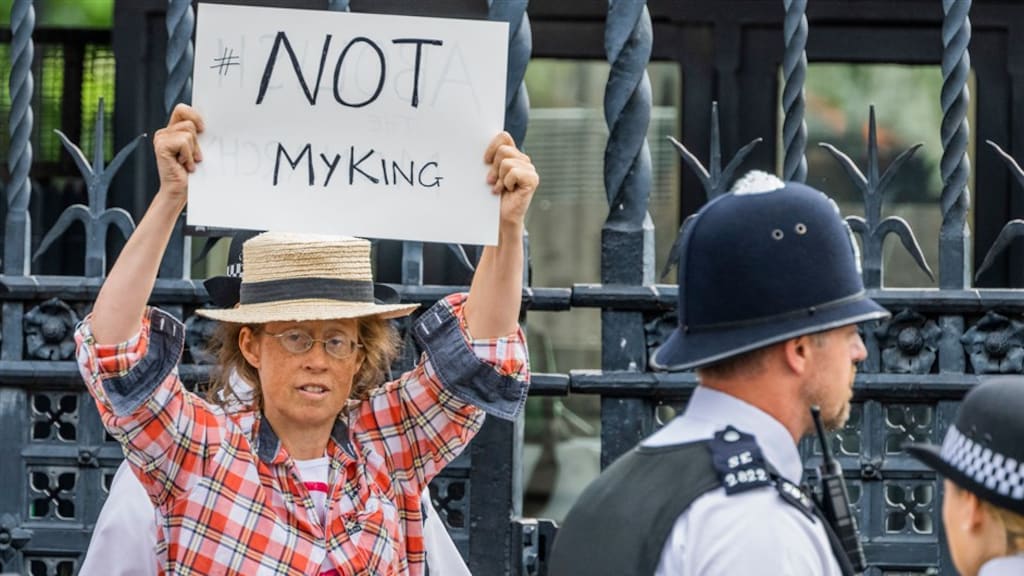 Protest tegen Brits koningshuis? Dat wordt niet getolereerd