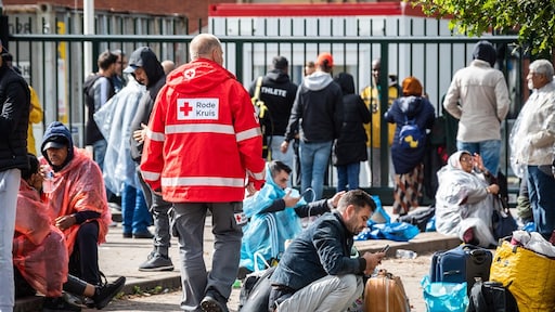 Dwingen en verleiden: zo wil kabinet opvang asielzoekers regelen