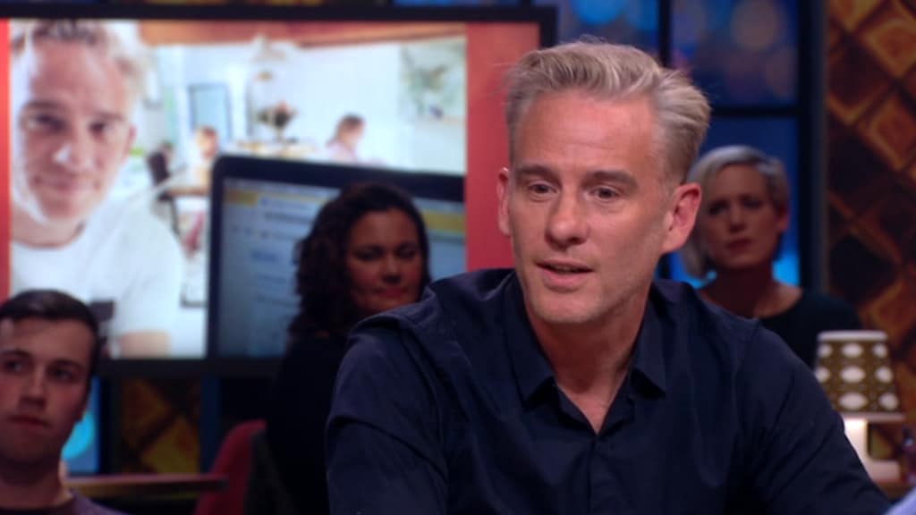 Art Rooijakkers las kinderen voor met behulp van Google Translate