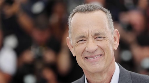 Tom Hanks brengt eerste roman uit, gebaseerd op eigen ervaringen