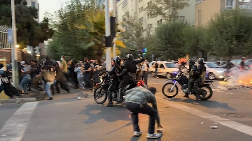 Nederlander opgepakt bij protesten in Iran, ambassade krijgt geen contact