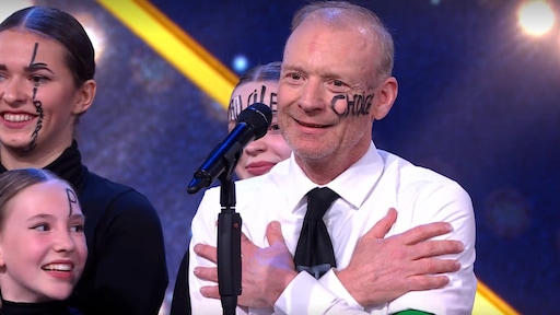 Zieke Ton verblijdt de jury van Holland's Got Talent met zijn dansoptreden