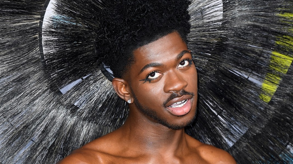 Rapper Lil Nas X verrast toeschouwers: 'Sorry, moet nodig poepen'