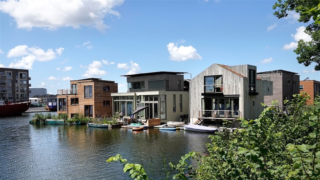 Drijvende woonwijk Schoonschip in Amsterdam
