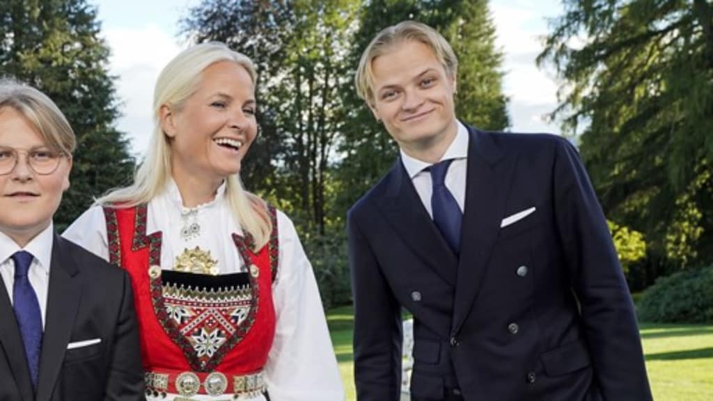 Zoon kroonprinses Mette-Marit heeft relatie met déze realityster