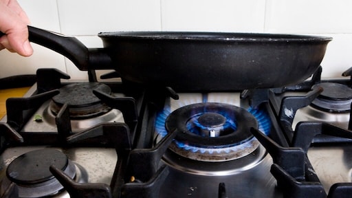 Kabinet: prijsplafond energie definitief, hoger plafond voor stroom, tarieven omlaag