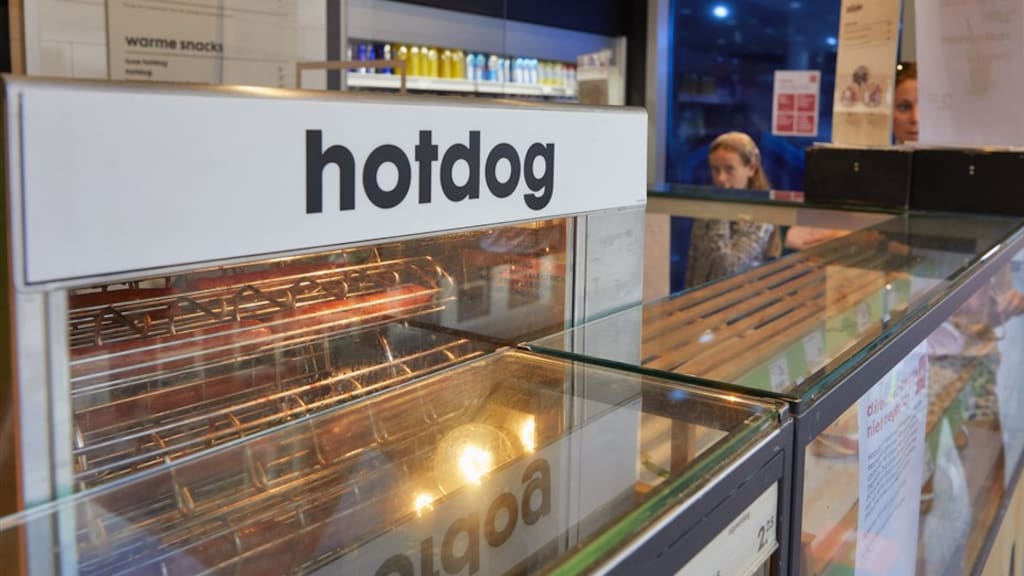 HEMA verkoopt vegan hotdogbroodjes met kippenvlees: 'Niet zo handig'