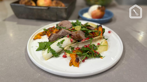 Geroosterde pompoensalade met worst en gevulde appels uit de oven