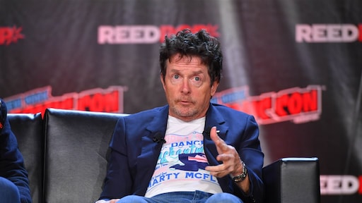 Michael J. Fox staat stil bij overleden moeder op Comic Con