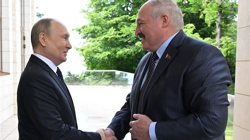 Weer helpen ze elkaar: 9000 Russen naar Belarus