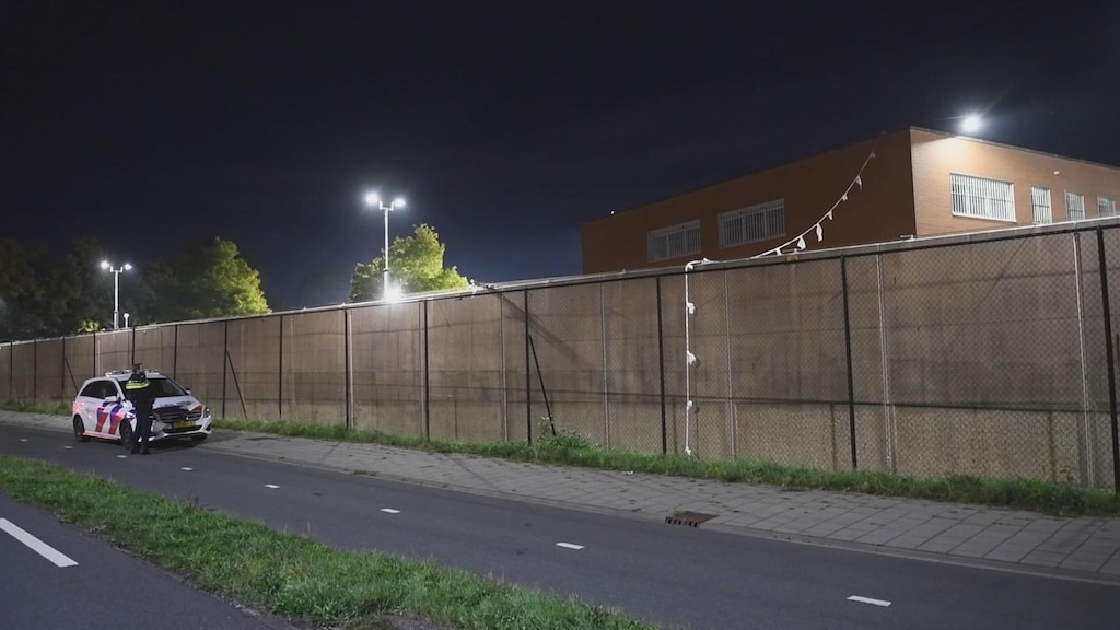 Nicky S. probeerde via aan elkaar geknoopte lakens te ontsnappen. Zijn handlanger staat terecht voor hulp aan de ontsnappingspoging.