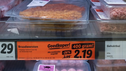 Nederlander blijft veel vlees eten: 'Supermarkt moet helpen'