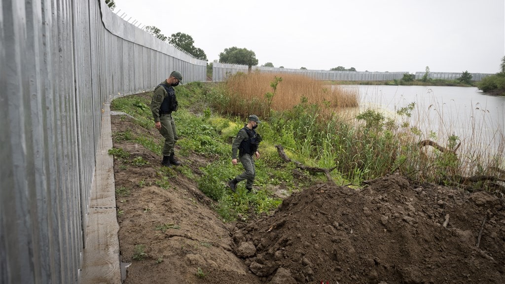 Groep naakte migranten gevonden op grens Griekenland met Turkije