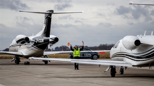 Greenpeace wil ban op privévluchten: 'Gewoon lekker economy vliegen'