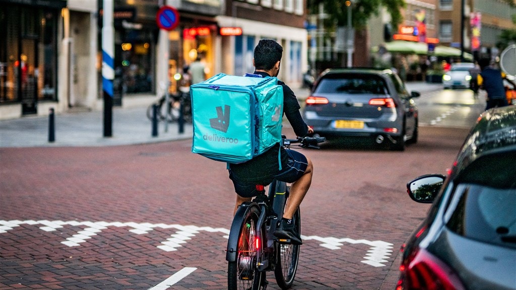 Deliveroo geeft bezorgers afscheidspremie bij vertrek uit Nederland