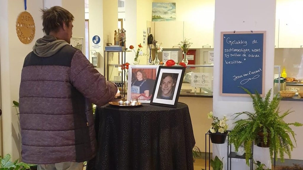 In de opvangruimte worden overleden daklozen herdacht.