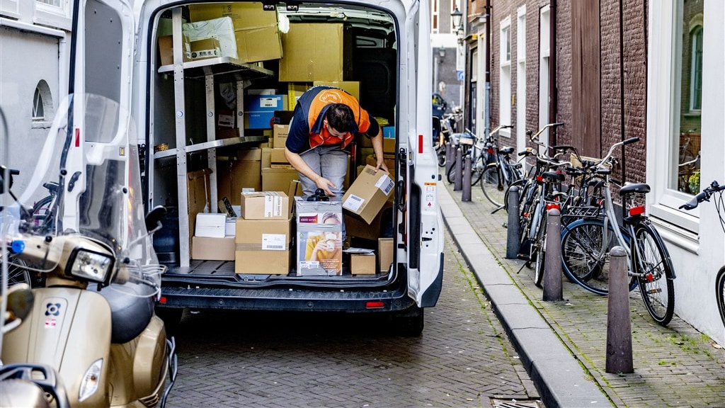 Hoge kosten en minder pakketten dan gedacht: PostNL lijdt verlies