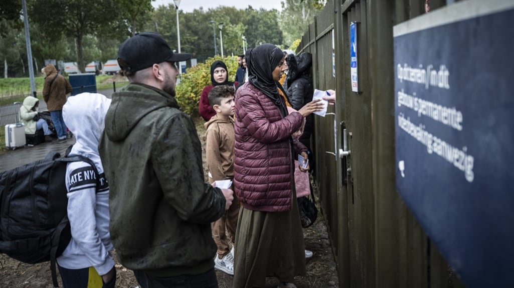 Opnieuw slapen te veel minderjarige asielzoekers in Ter Apel