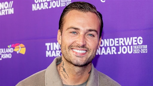 Nieuwe auto Dave Roelvink zorgt voor verbazing en hilariteit: 'Je tanden zijn duurder dan die wagen'