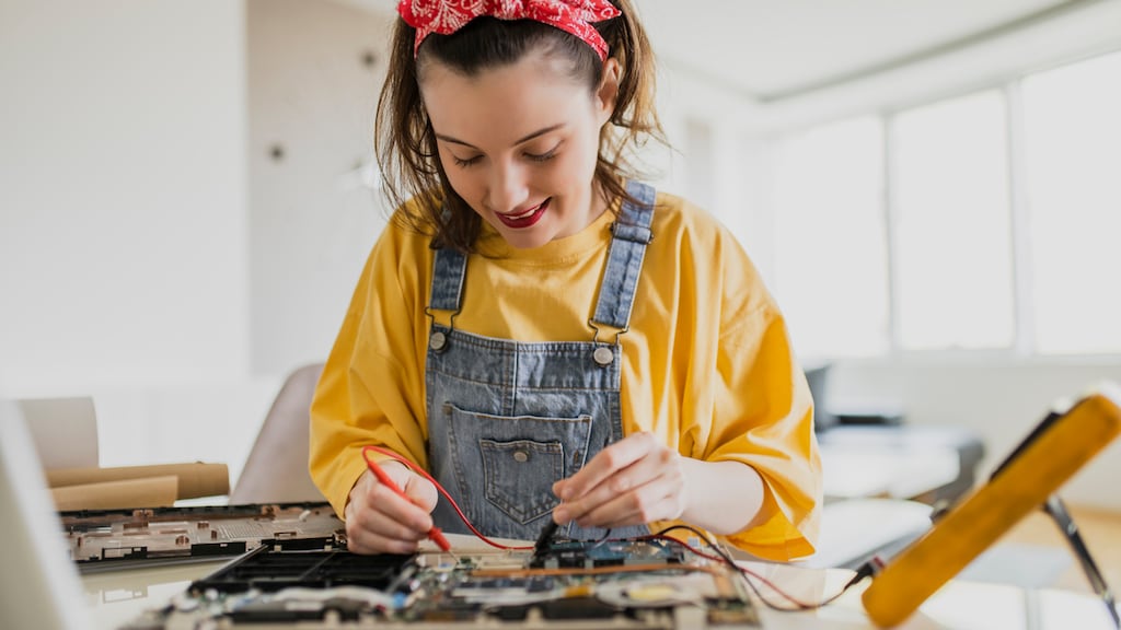Niet meteen weggooien! 'Mensen denken te snel dat dingen niet te repareren zijn'