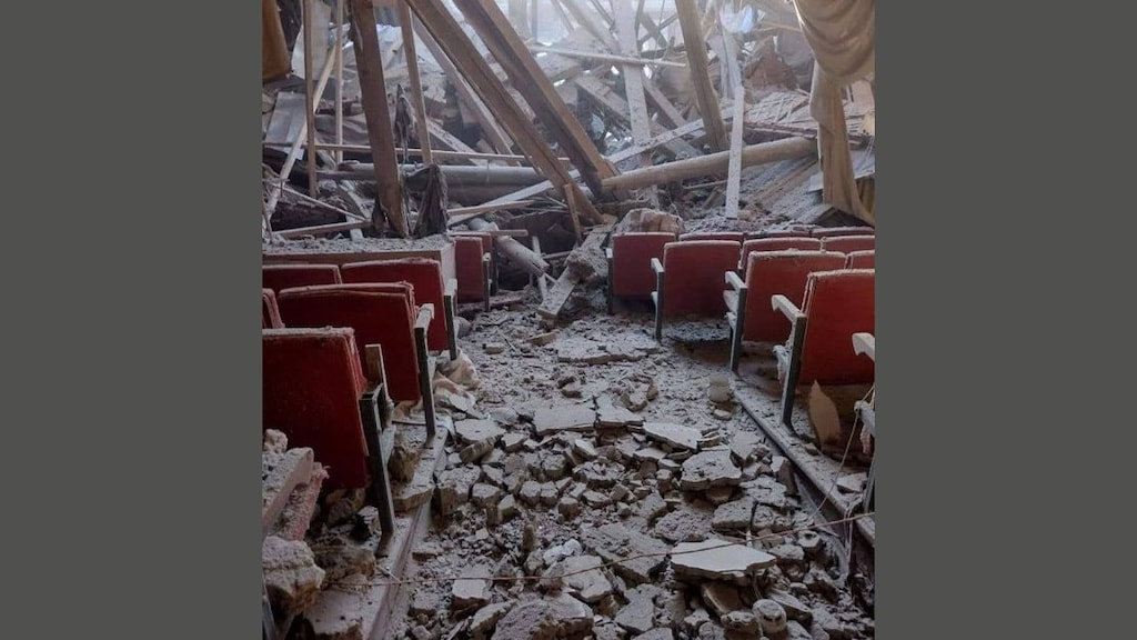 Korabelny Palace van binnen.