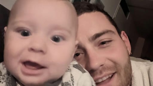 Trotse papa Douwe Bob al vroeg uit de veren: 'Vroeger ging ik rond dit uur naar bed'