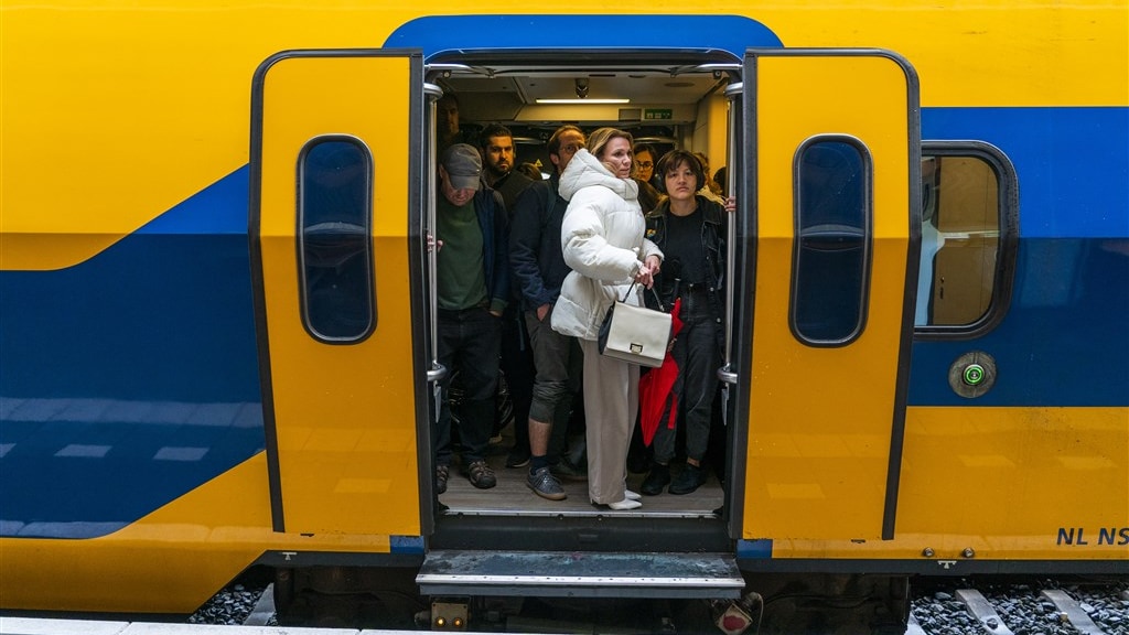 Wen er maar aan: langer wachten op je trein, zonnepaneel of kinderopvang