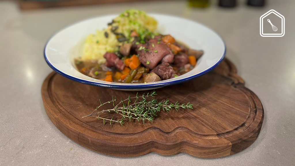 Snelle coq au vin met aardappel-knolselderijpuree 