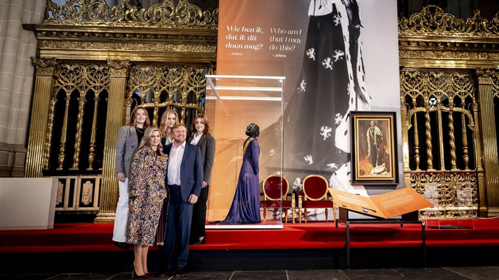 Koninklijk gezin bij De eeuw van Juliana