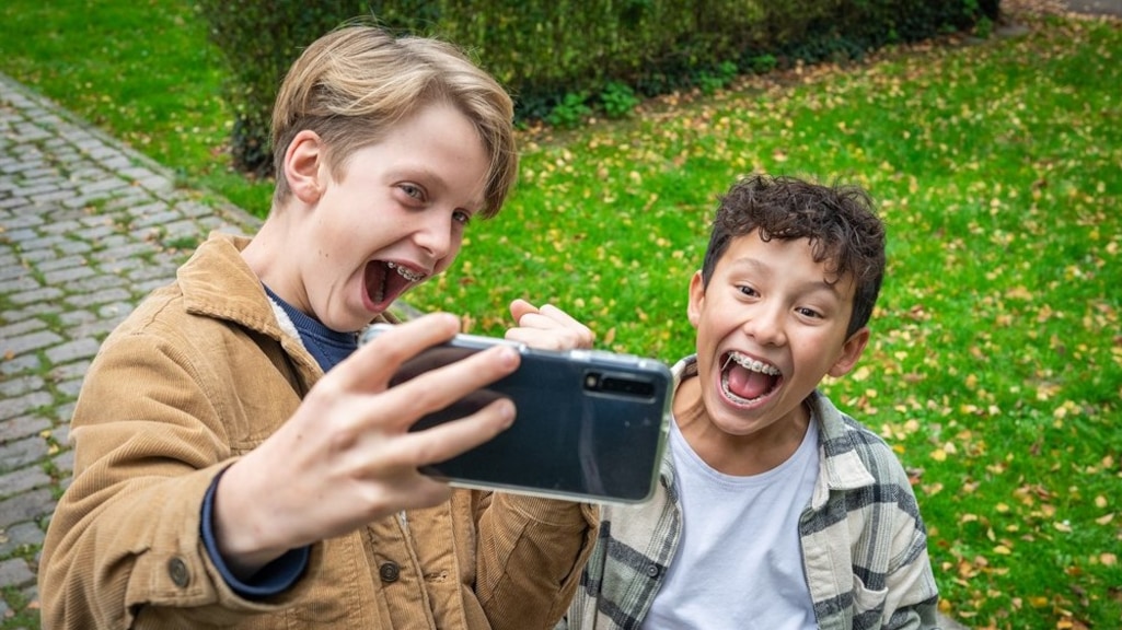 Kabinet waarschuwt ouders voor TikTok: 'Kijk héél goed mee'