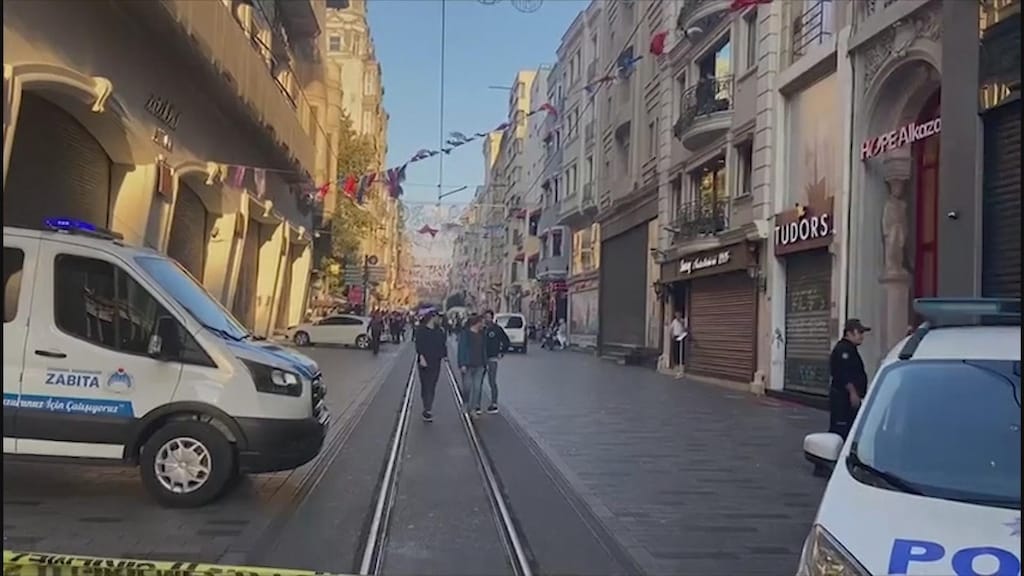Doden en gewonden door bomaanslag in drukke winkelstraat Istanbul