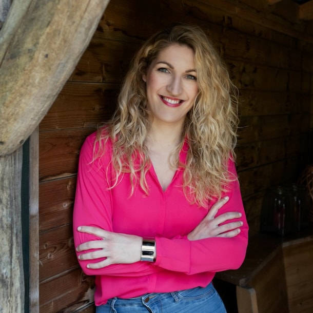 Onze expert: Eveline van de Waterlaat is diëtist en dieetpsycholoog. Ze schreef het boek 'Nu afvallen en nooit meer aankomen' en ook werkt ze als coach en spreker.